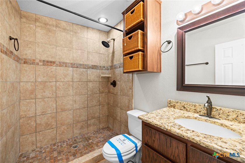 Discover the perfect Work/Live property on +/-10 acres in - photo 14