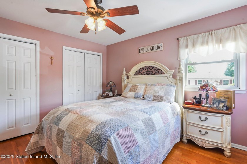 Welcome to this move-in ready gem nestled on a spacious corner - photo 20