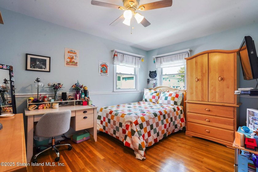 Welcome to this move-in ready gem nestled on a spacious corner - photo 21