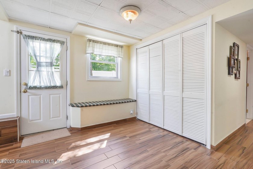 Welcome to this move-in ready gem nestled on a spacious corner - photo 26