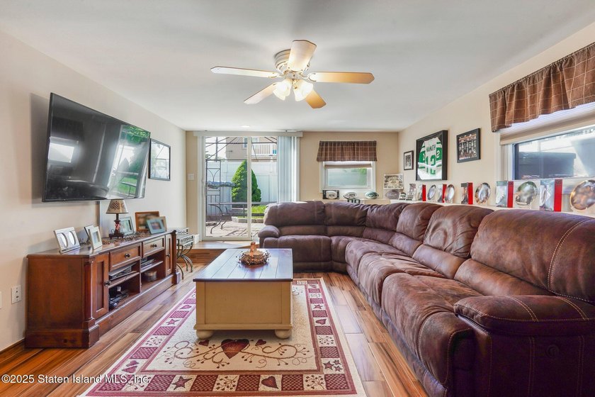 Welcome to this move-in ready gem nestled on a spacious corner - photo 31