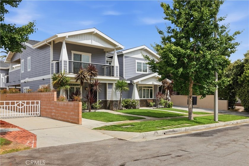 Craftsman Elegance Meets Modern Comfort in the Heart of Old - photo 2
