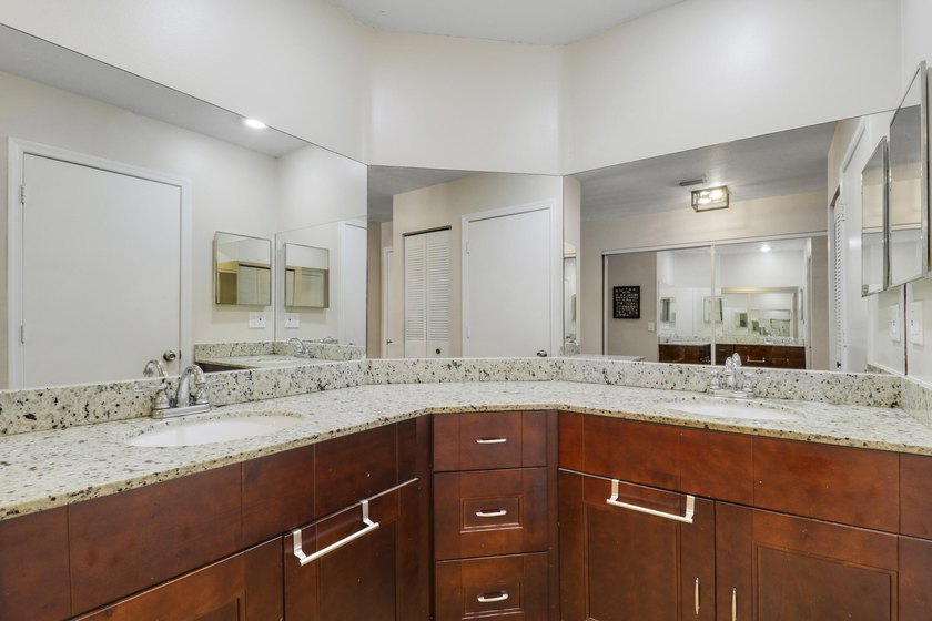 Welcome to this beautifully updated single-family home located - photo 22
