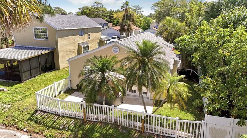 Welcome to this beautifully updated single-family home located - photo 27