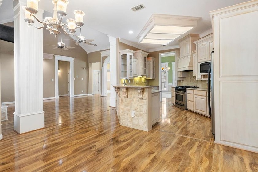 Experience a life of luxury at this gorgeous golf course home - photo 13