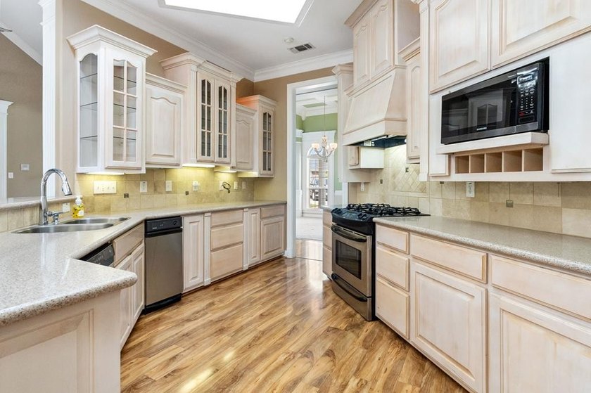 Experience a life of luxury at this gorgeous golf course home - photo 14