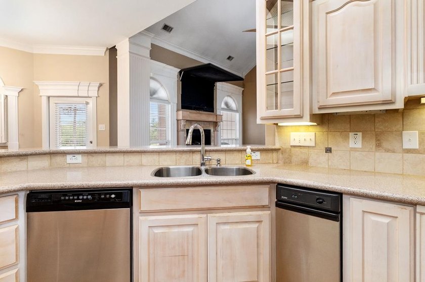 Experience a life of luxury at this gorgeous golf course home - photo 15