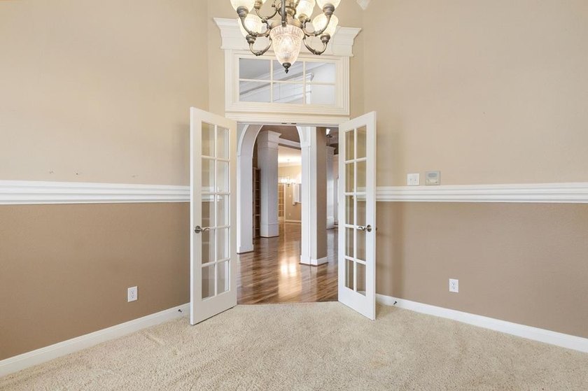 Experience a life of luxury at this gorgeous golf course home - photo 19