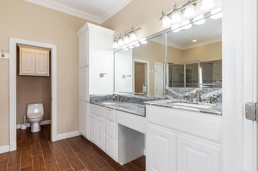 Experience a life of luxury at this gorgeous golf course home - photo 23