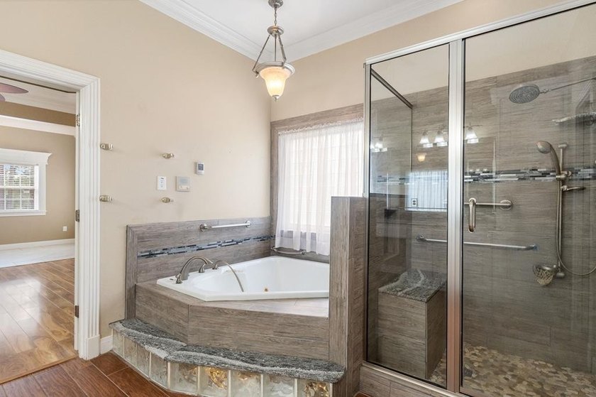 Experience a life of luxury at this gorgeous golf course home - photo 24