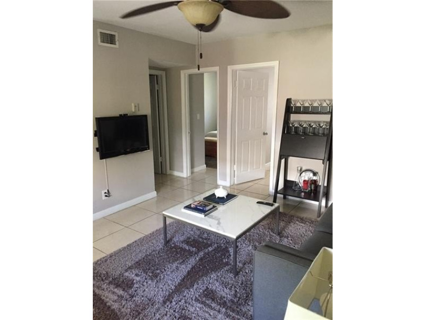 INVESTOR SPECIAL!! Charming and Bright 2bed/1bath Unit in - photo 5