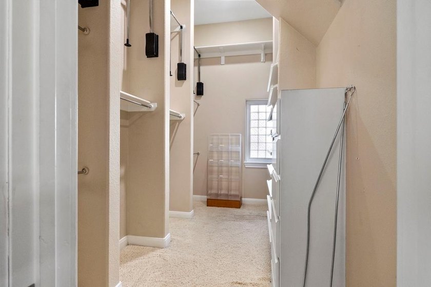 Experience a life of luxury at this gorgeous golf course home - photo 28