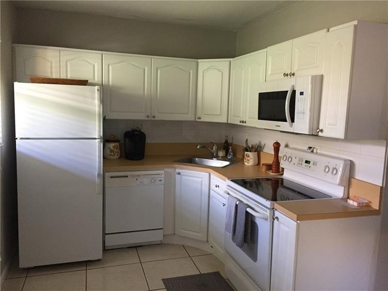 INVESTOR SPECIAL!! Charming and Bright 2bed/1bath Unit in - photo 8