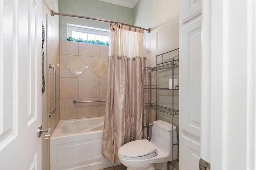 Experience a life of luxury at this gorgeous golf course home - photo 32