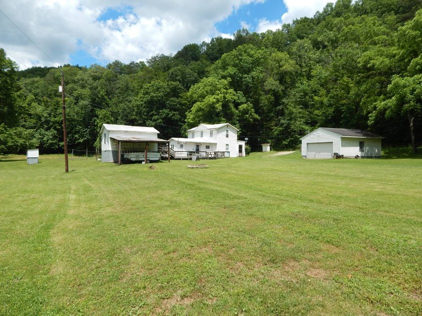 This old 1900's farm house will take you back in time and you'll - photo 4