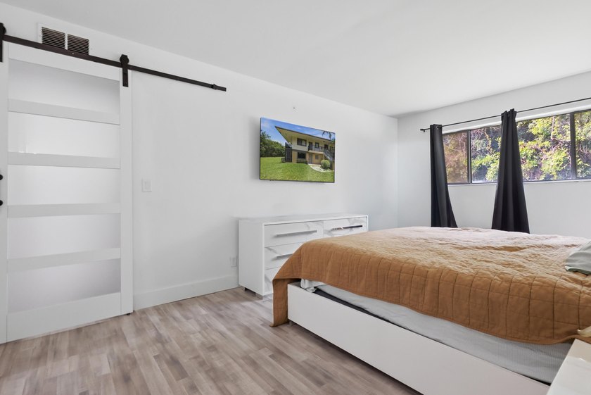 Welcome to this beautifully updated 2 bed 2 bath first-floor - photo 11