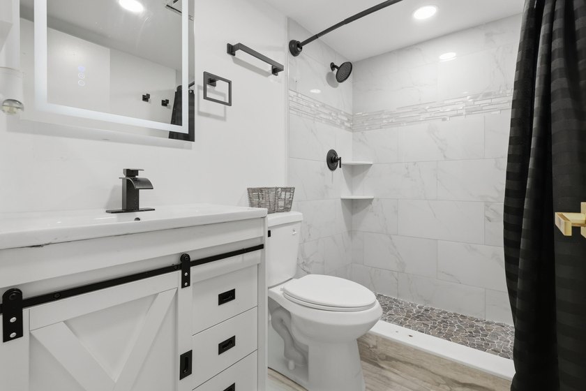 Welcome to this beautifully updated 2 bed 2 bath first-floor - photo 12