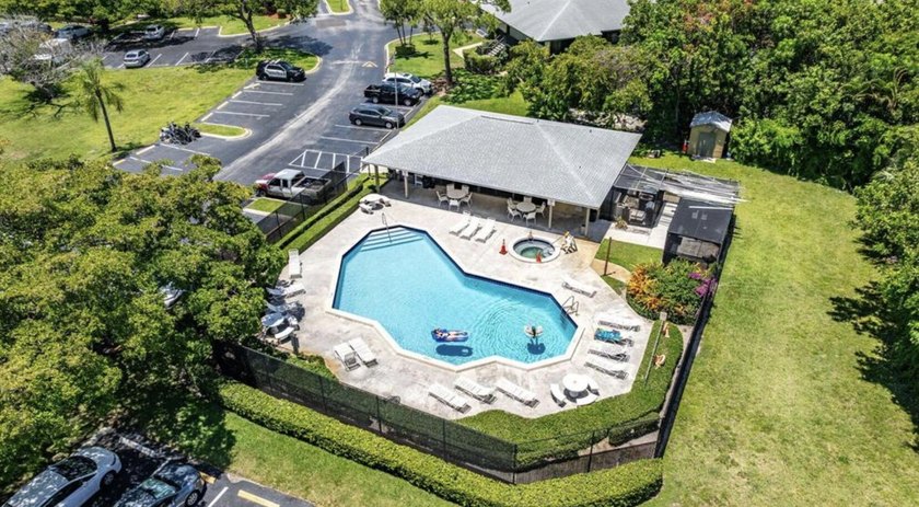 Welcome to this beautifully updated 2 bed 2 bath first-floor - photo 16
