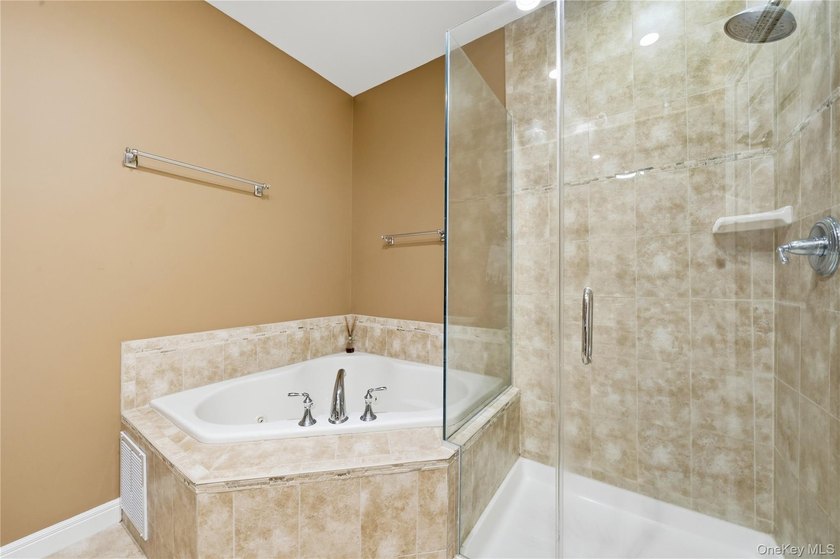Luxury, privacy and low-maintenance living come together in this - photo 18