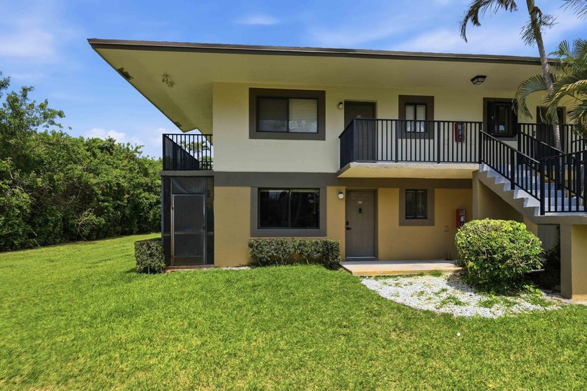 Welcome to this beautifully updated 2 bed 2 bath first-floor - photo 18