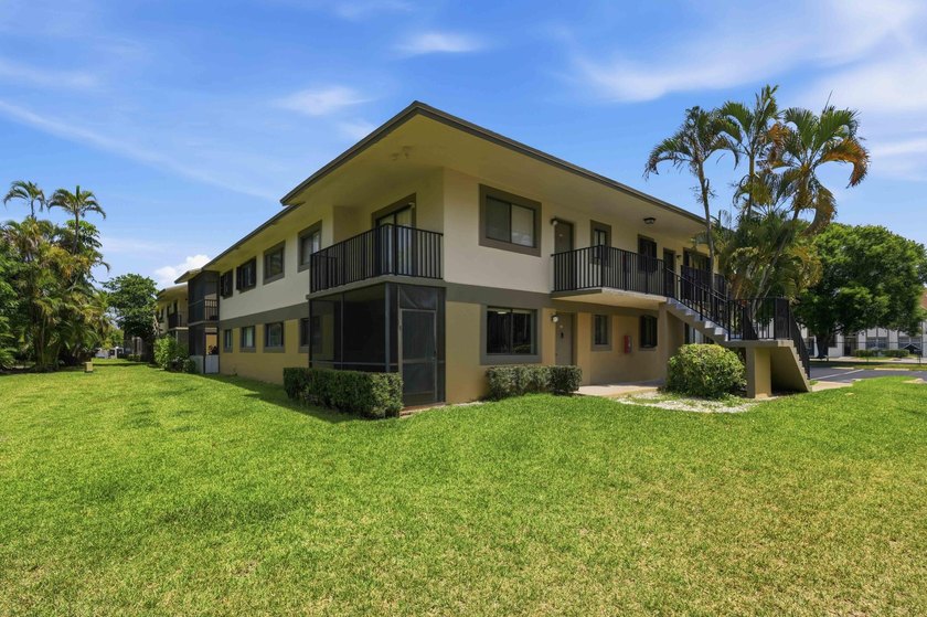 Welcome to this beautifully updated 2 bed 2 bath first-floor - photo 19
