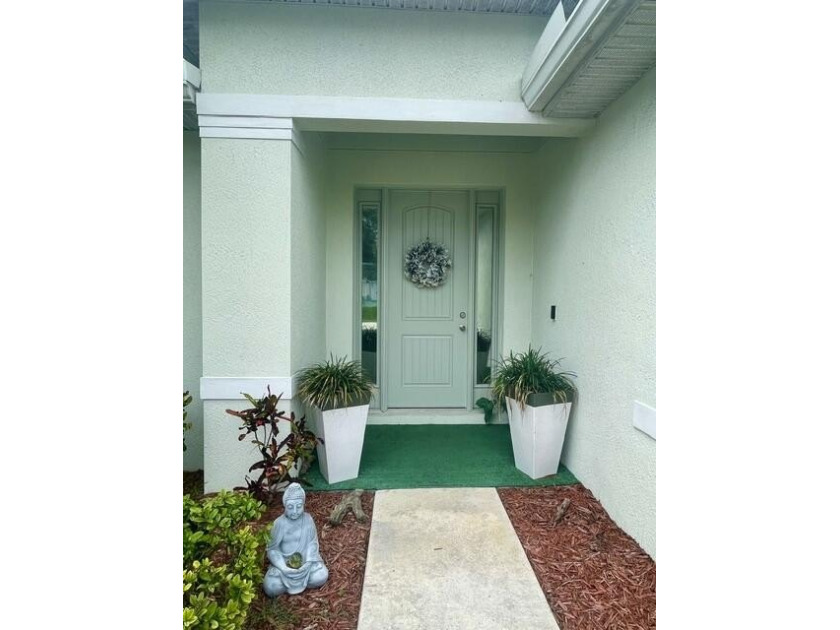 Shows like a model! This SPECTACULAR Custom 4 Bedroom 3 Bath - photo 5