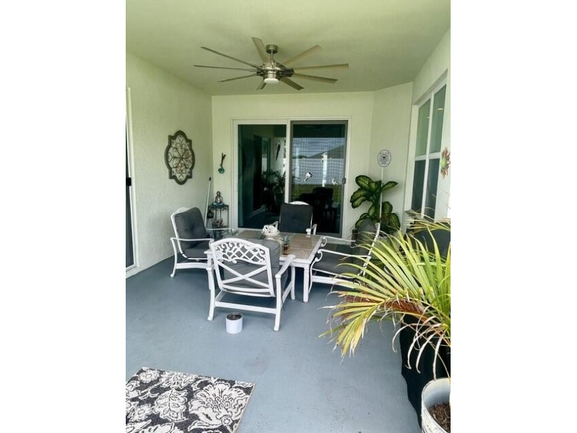 Shows like a model! This SPECTACULAR Custom 4 Bedroom 3 Bath - photo 7