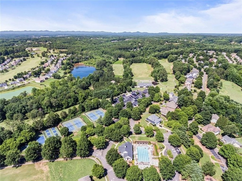 PRICE REDUCED. Executive Home on the #5 Fairway in Resort-Style - photo 11