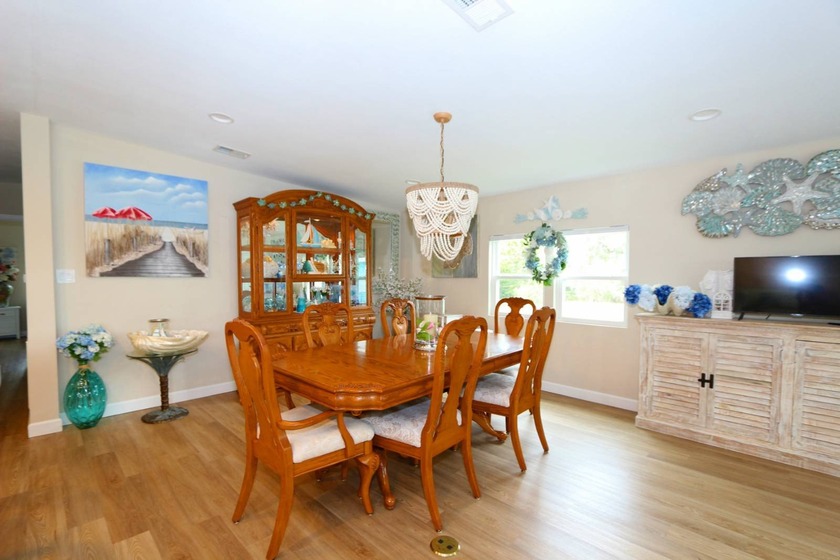 An immaculate and well-maintained 2-bedroom 2-bath manufactured - photo 14