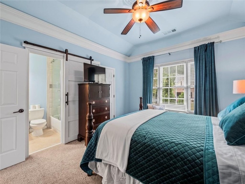 PRICE REDUCED. Executive Home on the #5 Fairway in Resort-Style - photo 19