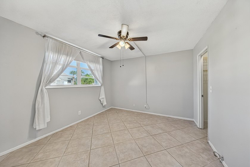 LOVELY EAST FACING UPDATED 2/2 second floor garden view unit in - photo 21