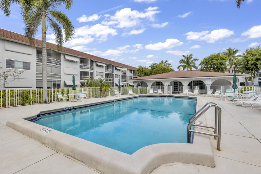 LOVELY EAST FACING UPDATED 2/2 second floor garden view unit in - photo 31