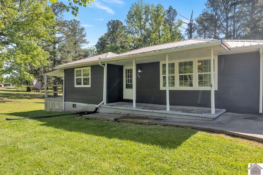 Affordable country living with room to breathe! Situated on - photo 3