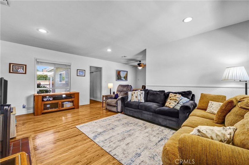 Adorable, excellent condition 3 bedroom, 2 bath 1,251 detached - photo 4
