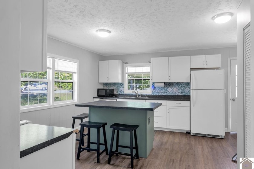 Affordable country living with room to breathe! Situated on - photo 5