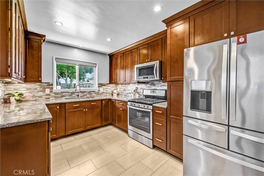 Adorable, excellent condition 3 bedroom, 2 bath 1,251 detached - photo 6
