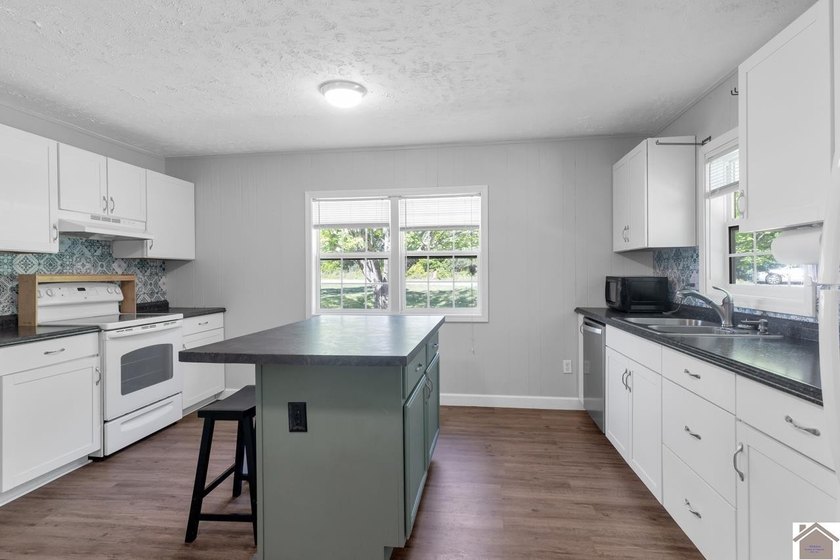Affordable country living with room to breathe! Situated on - photo 8