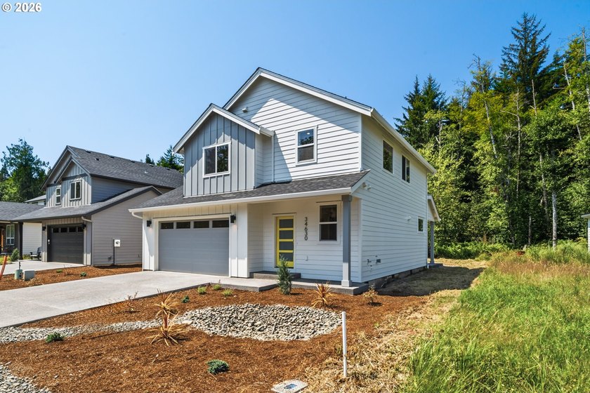 Beautiful new Traditional home backing to serene greenspace - photo 2