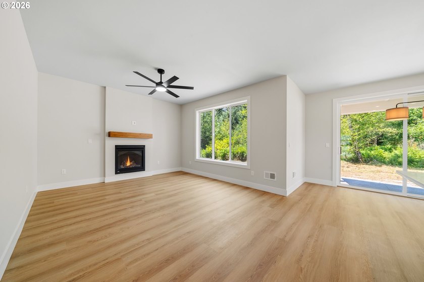 Beautiful new Traditional home backing to serene greenspace - photo 4