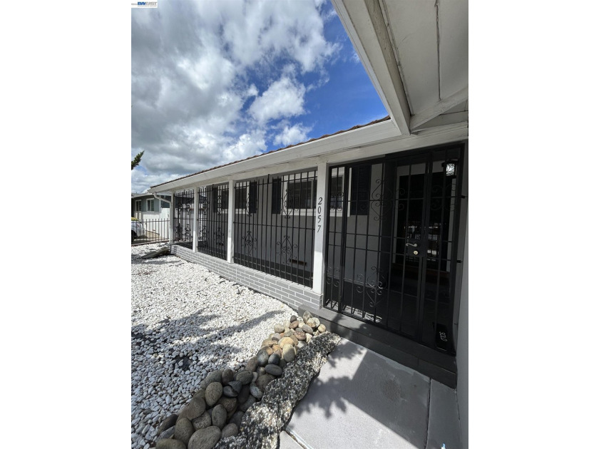 Beautifully maintained 4-bedroom, 2-bath single-story home - photo 4