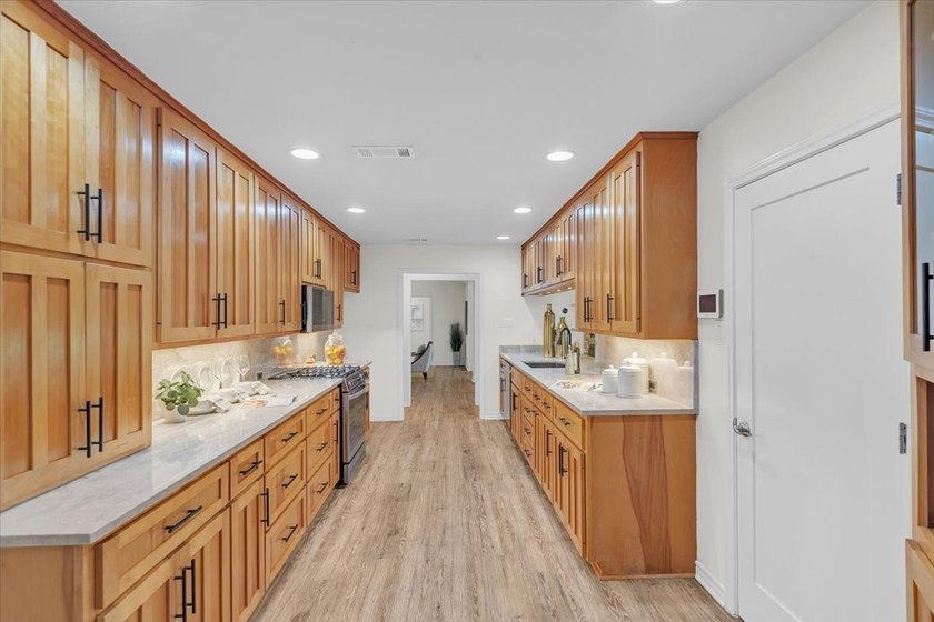 Welcome to a beautifully updated Grapevine home where generous - photo 11