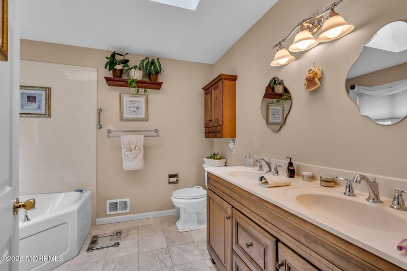 Looking for a spacious end unit in Saratoga with a full finished - photo 24