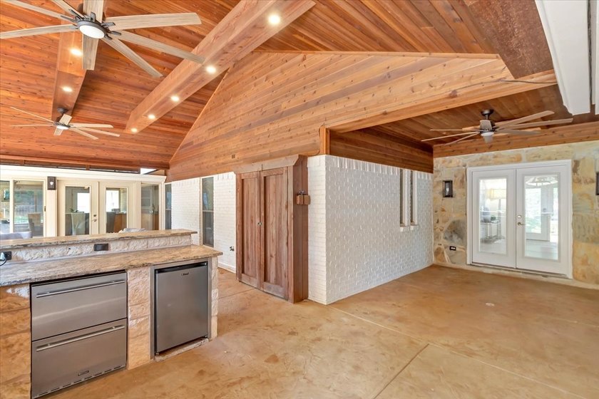 Welcome to a beautifully updated Grapevine home where generous - photo 33