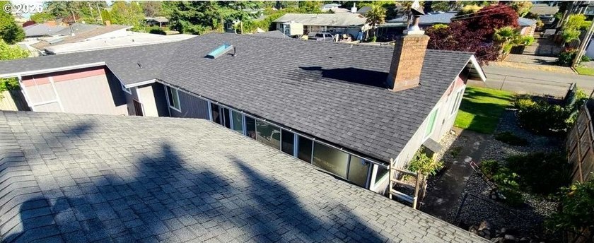 Completely renovated single-level coastal retreat with dual - photo 7