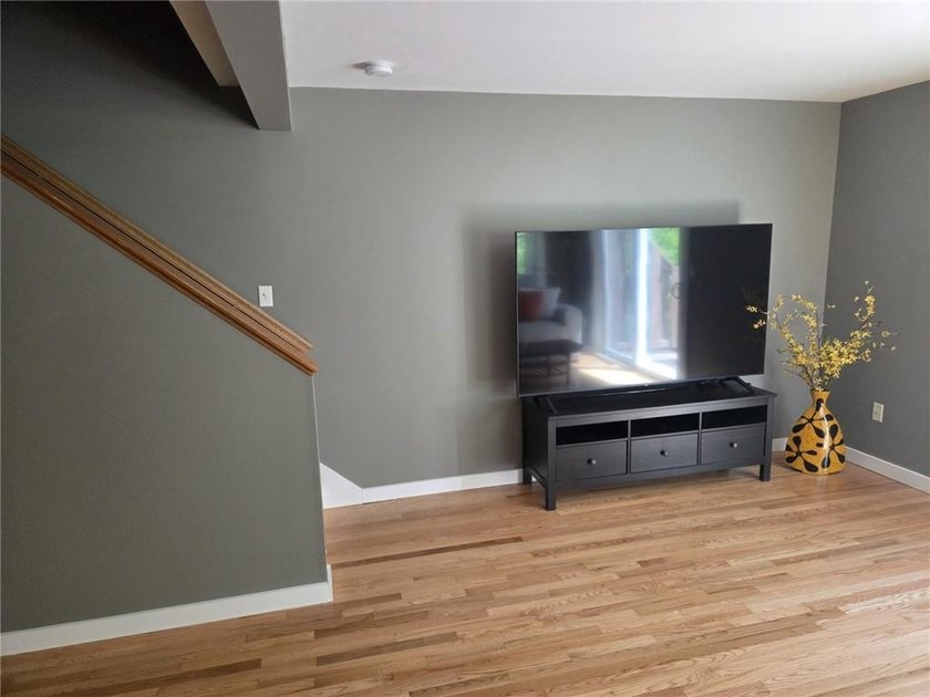 This inviting end-unit townhouse, part of the 12-unit Barclay - photo 15