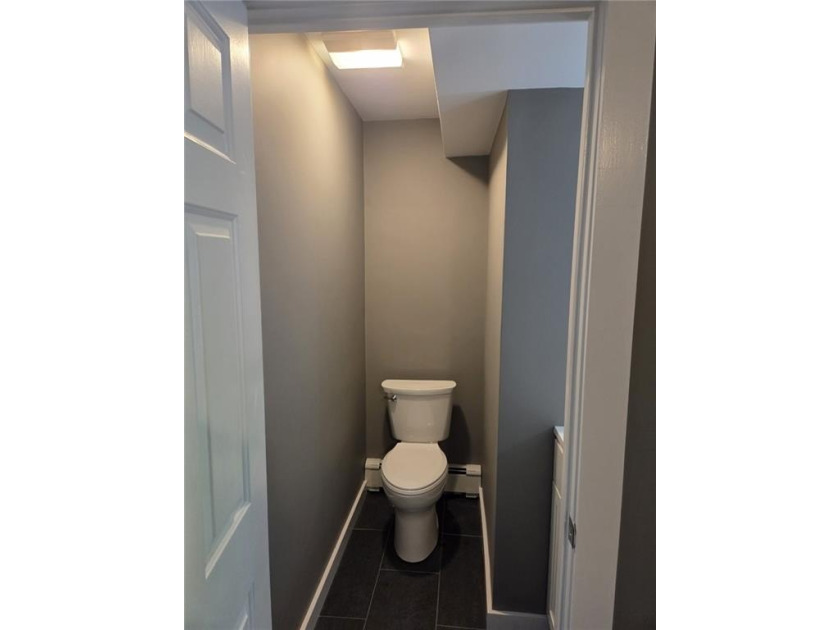 This inviting end-unit townhouse, part of the 12-unit Barclay - photo 18