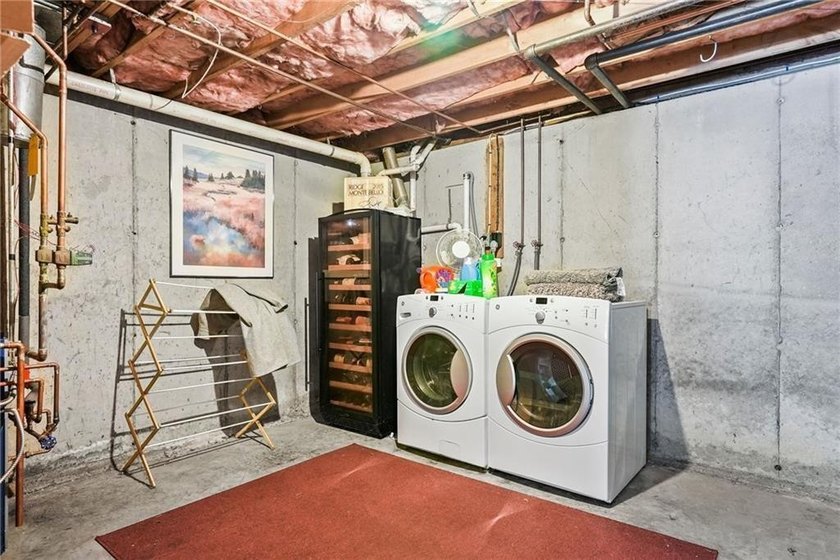 This inviting end-unit townhouse, part of the 12-unit Barclay - photo 31