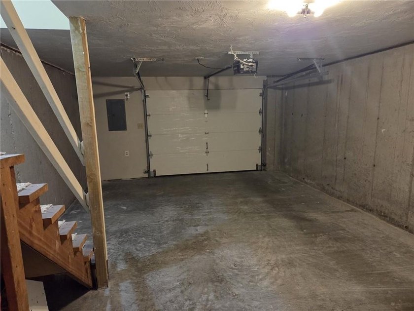 This inviting end-unit townhouse, part of the 12-unit Barclay - photo 33