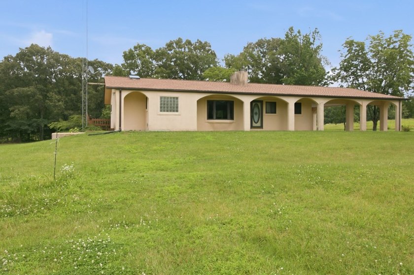 Never before offered on the market, this one-owner, custom-built - photo 4
