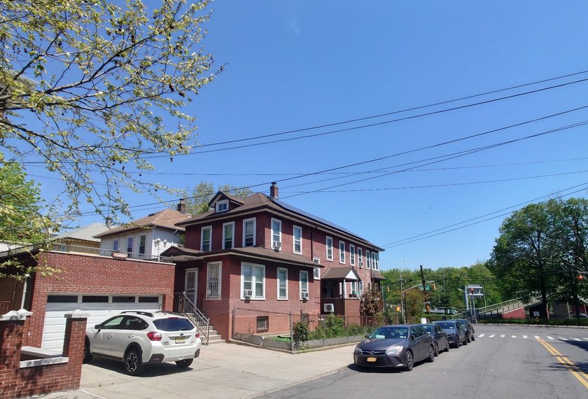 DEVELOPMENT SITE FOR SALE. CORNER LOT - HIGH POTENTIAL ENVELOPE - photo 2